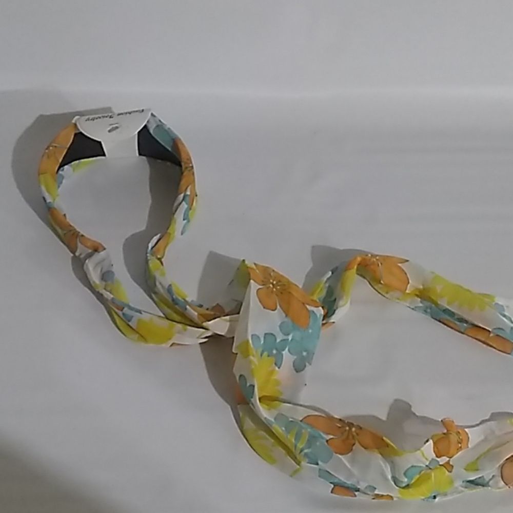 Set of 3 Different Horseshoe Hair Bands With Ties - Picture 5 of 6